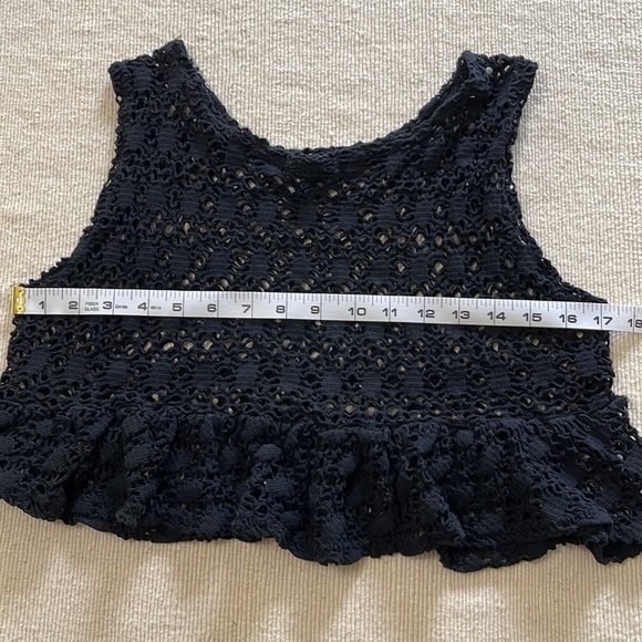 Black Trendy Crop Crochet Ruffled Hemline Top P/A1363/2 - Picture 6 of 7